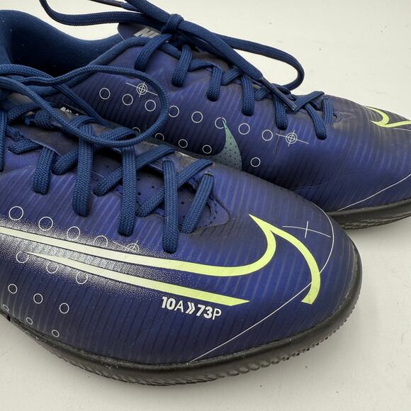 Nike Mercerial Vapor 13 Club Junior Indoor Football Shoes Size 3 NWOT - Picture 3 of 8
